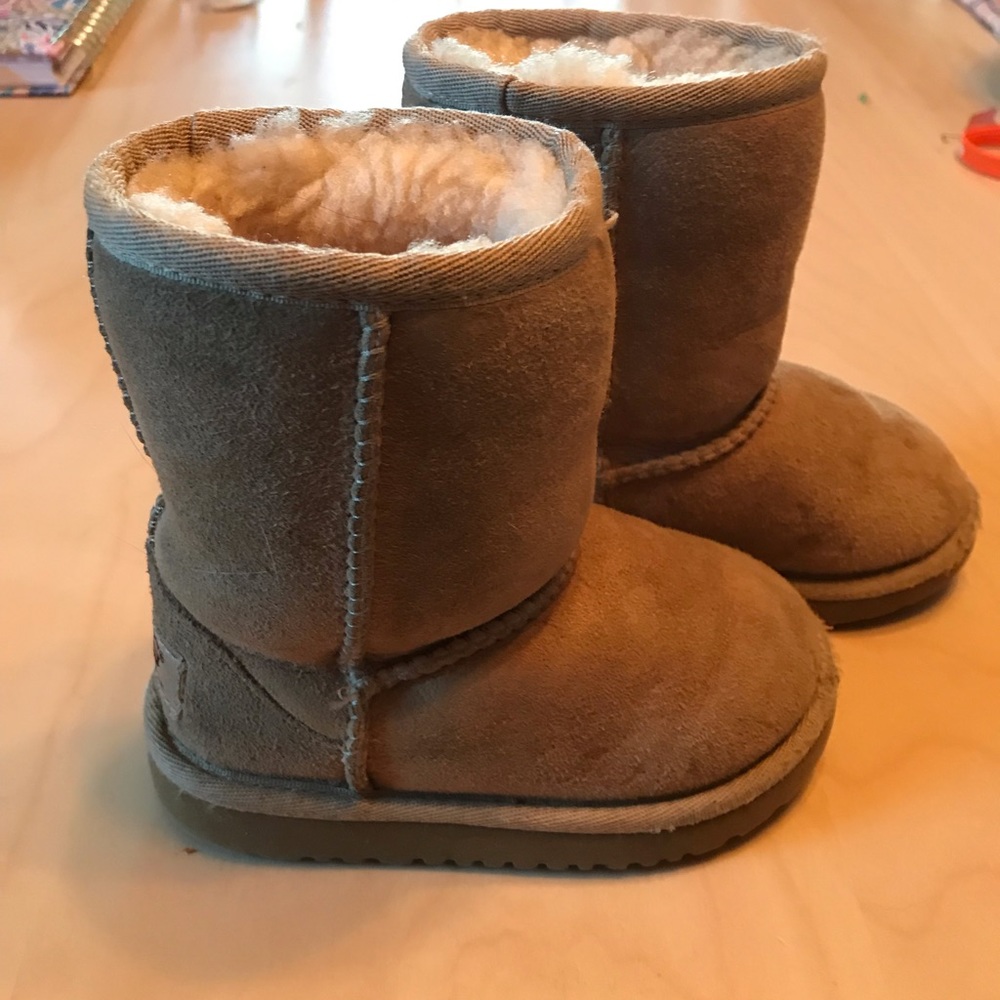 Toddler UGG boots GUC